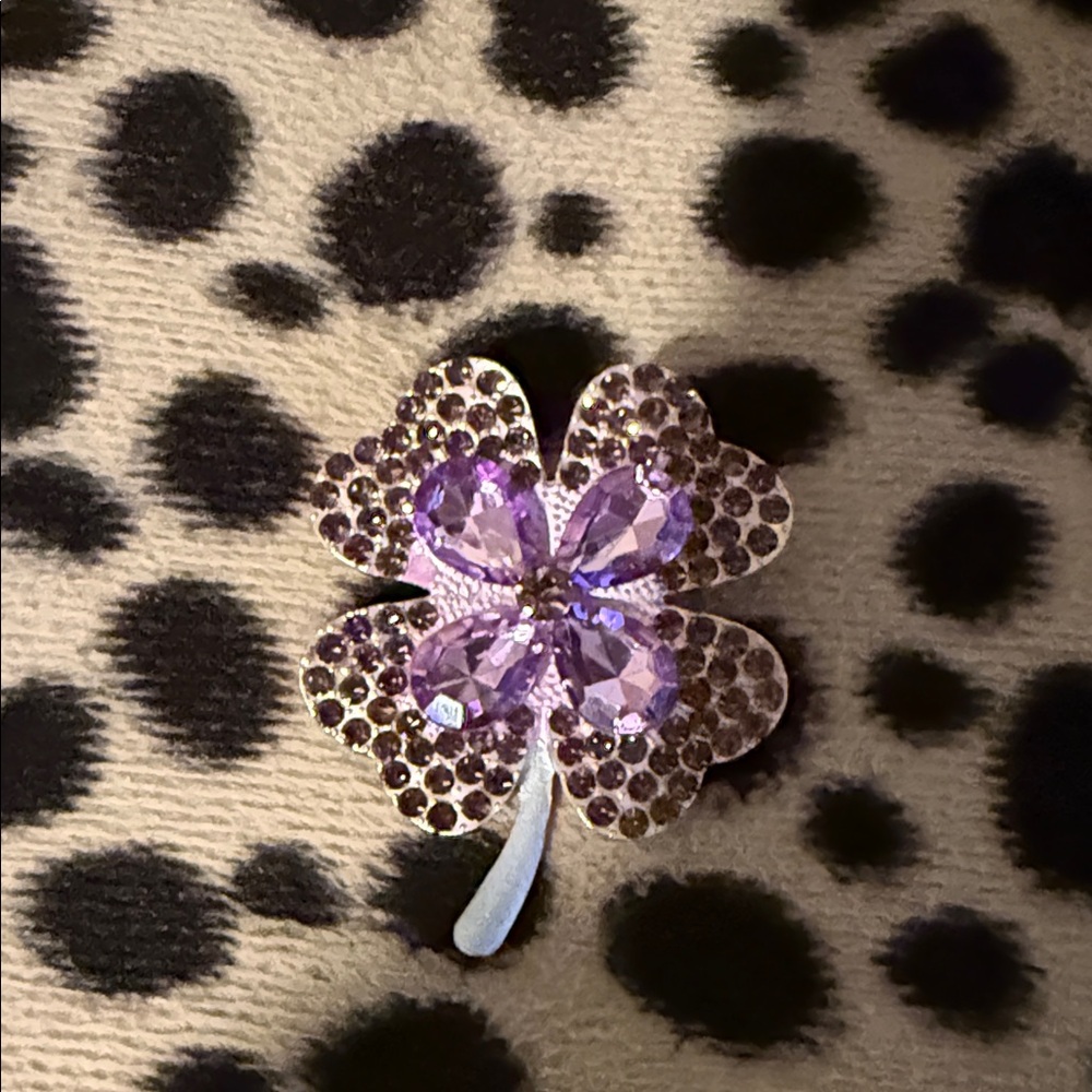 Purple Clover Brooch - Picture 7 of 9
